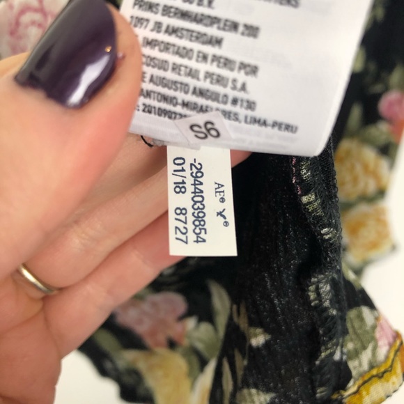 NEW American Eagle Floral Printed Criss Cross Top - Picture 7 of 8